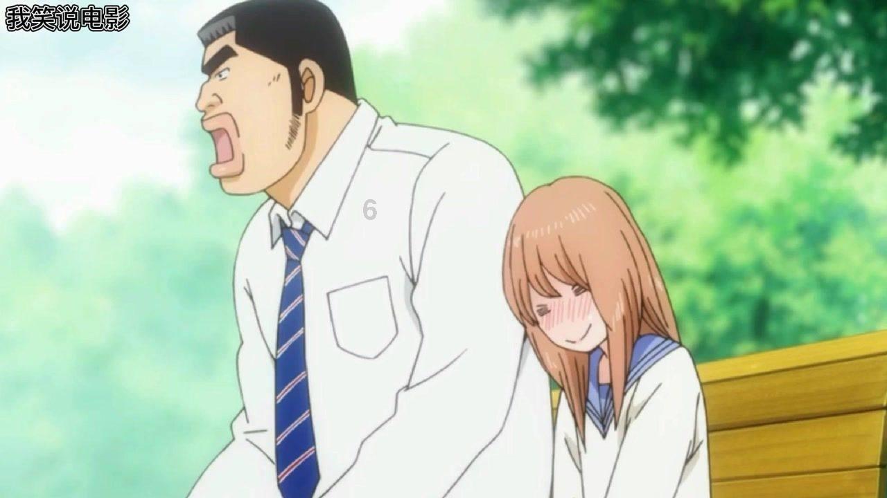 男孩吃鸡腿